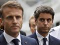 El ahora primer ministro de Francia, Gabriel Attal, junto al presidente francés Emmanuel Macron