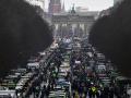 Tractores y camiones bloquean las calles de Berlín en protesta