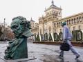 La ciudad de Valladolid está engalanada desde hoy con réplicas del galardón de los Premios Goya que se celebran en esta ciudad el próximo día 10 de febrero