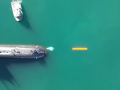 Momento del lanzamiento de una maqueta desde los lanzatorpedos del submarino S-81