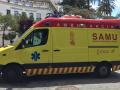 Una ambulancia circulando por la ciudad de Valencia