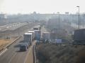 Los agricultores cortan carretera a la altura de El Burgo de Ebro, en Zaragoza