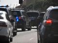 Vehículos de la Policía Federal de Brasil tras la redada