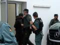 Los ocho detenidos por la muerte de dos guardias civiles en Barbate llegan a los juzgados