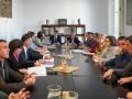 El secretario de Estado de Medio Ambiente, Hugo Morán, durante la reunión con los 14 ayuntamientos del entorno de Doñana