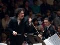 Gustavo Dudamel dirigiendo la Orquesta Simón Bolívar en Londres