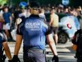 Agentes de Policía Municipal pasean por las calles de Madrid
