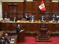 El primer ministro, Gustavo Adrianzén (c-i), acude al Congreso para pedir el voto de confianza al Parlamento este miércoles en Lima (Perú)