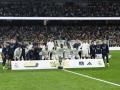 Los jugadores del Madrid celebran el título de liga en el Bernabéu