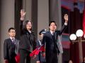 La presidente saliente de Taiwán Tsai Ing-wen y el presidente entrante Lai Ching-te