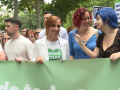 Mónica García se aparta de la neutralidad institucional y encabeza una manifestación contra Ayuso