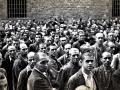 Prisioneros republicanos en el patio del fuerte de San Cristóbal