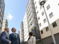 Pedro Sánchez e Isabel Rodríguez durante una reciente visita a una promoción de vivienda en Sevilla