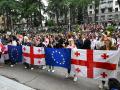 Manifestación frente al Parlamento de Georgia contra la ley sobre agentes extranjeros