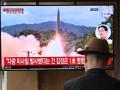 Una transmisión de noticias con imágenes de archivo de una prueba de misiles norcoreanos