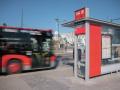 Un autobús en Valencia, junto a la Ciudad de las Artes y las Ciencias