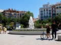 La reforma ha ocupado la propia plaza y las ocho calles que allí confluyen. El anillo interior de la plaza cuenta con una nueva ordenación de las zonas verdes.