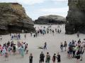 Turistas en La Playa de las Catedrales