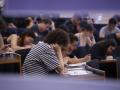 Estudiantes en un aula el primer día de los exámenes de selectividad, en la UPF Ciutadella, a 4 de junio de 2024, en Barcelona, Cataluña (España).