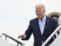 El presidente de EE.UU. Joe Biden desciende del Air Force One