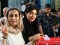 Tehran (Iran(islamic Republic Of)), 05/07/2024.- An Iranian casts her vote at a polling station during the presidential election in Tehran, Iran, 05 July 2024. Iran holds second round of presidential election on 05 July 2024. (Elecciones, Teherán) EFE/EPA/STR