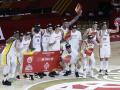 Los jugadores de España celebran su victoria por 86-78 ante Bahamas en la final del preolímpico que España y Bahamas han disputado este domingo en Valencia.