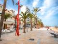 Paseo de playa y apartamentos en primera línea en Vinaroz, Castellón