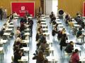 Estudiantes durante el primer día de las pruebas de la EBAU en La Rioja