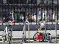 Bicicletas de niños aparcadas junto un colegio concertado de Bilbao