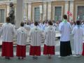 Monaguillos de 'Coetus Internationalis Ministrantium' en un encuentro en la plaza de San Pedro, en Roma