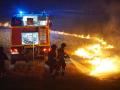 Efectivos de la UME combaten las llamas del incendio de Valverdejo (Cuenca)