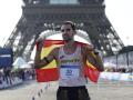 El atleta español Martín Álvaro celebra su medalla de bronce al finalizar la prueba de los 20km marcha