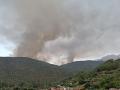 Los bomberos luchan contra un incendio declarado al sur de la sierra de Gredos