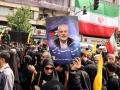 Mujeres iraníes portan un retrato de Ismail Haniyeh en una manifestación en Teherán