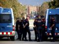 Agentes de los Mossos d' Esquadra y varias personas en las inmediaciones del Parlament de Cataluña, en el parque de la Ciutadella, en el Parlament, a 8 de agosto de 2024, en Barcelona, Catalunya (España). Un dispositivo policial blinda el Parlament de Catalunya por la previsible asistencia de Carles Puigdemont al pleno de investidura del nuevo presidente de la Generalitat de Catalunya. En las elecciones catalanas, el PSC obtuvo 42 escaños mientras que los republicanos lograron 20 y 6 los comuns, que suman los 68 diputados que el líder socialista necesita para ser investido. Antes del pleno, el expresidente de la Generalitat, Carles Puigdmont tiene previsto participar en un acto de bienvenida organizado por entidades independentistas en el paseo Lluís Companys, donde puede ser detenido en cualquier momento tras su llegada a España, casi 7 años después de instalarse en Bélgica por las consecuencias judiciales del 'procés', y con una orden de detención.
08 AGOSTO 2024;BARCELONA;PUIGDEMONTT;VUELTA
Kike Rincón / Europa Press
08/8/2024