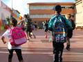 Imagen de dos niños durante la vuelta a las clases