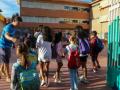 Niños entrando a un colegio en Madrid