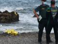 El Grupo Especial de Actividades Subacuáticas (GEAS) de la Guardia Civil de Ceuta recupera en aguas próximas a la playa del Tarajal el cadáver de una persona en 2020