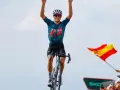 Pablo Castrillo celebra la victoria en la duodecima etapa