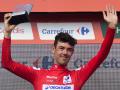 Ben O'Connor, líder de La Vuelta, posa con el trofeo de campeón de la eatapa