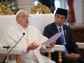 Jakarta (Indonesia), 03/09/2024.- Pope Francis and Indonesian President Joko Widodo attend meeting with the authorities, civil society and the diplomatic corps at the Presidential Palace in Jakarta, Indonesia, 04 September 2024. Pope Francis is on an apostolic visit to the Muslim-majority country of Indonesia from 03 to 06 September, as part of his 12-day trip to the Asia-Pacific region, which esi:includes stops in Papua New Guinea, East Timor, and Singapore. (Papa, República Guinea, Papúa-Nueva Guinea, Papúa Nueva Guinea, Singapur, Timor Oriental, Singapur) EFE/EPA/Alessandro Di Meo