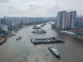 Una fotografía aérea tomada con un dron muestra barcos atracando en un puerto en Haikou, provincia de Hainan, en el sur de China