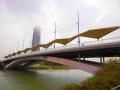 Imagen del puente del Cachorro con la torre Sevilla al fondo