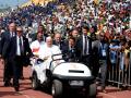 El Papa Francisco llegando al estadio