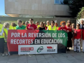 Concentración de STE, CCOO y CSIF ante las puertas de la Consejería de Educación