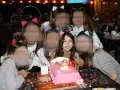 Imagen de Kira celebrando el cumpleaños con sus amigas