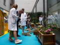 El consejero de Sanidad, Antonio Gómez Caamaño, visita el jardín terapéutico del Materno Infantil de La Coruña