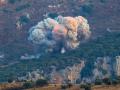 Columnas de humo se elevan desde el lugar de un ataque aéreo israelí en Marjayoun, cerca de la frontera entre Líbano e Israel