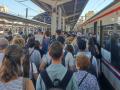 Imagen de trenes cercanías en la línea Valencia-Castellón abarrotados