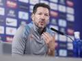 El entrenador del Atlético de Madrid, Diego Pablo Simeone, ofrece una rueda de prensa después del entrenamiento de su equipo este sábado